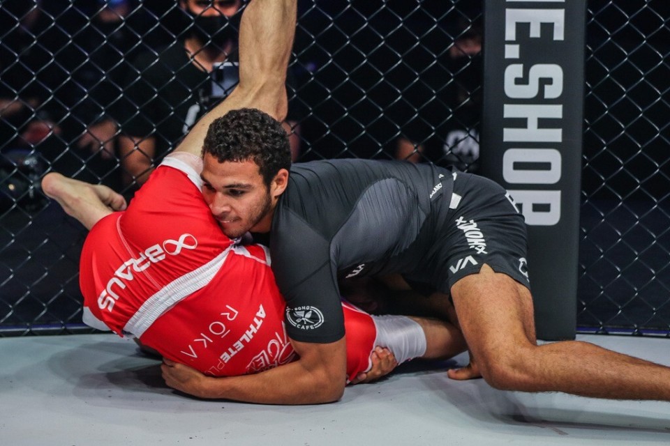 柔术天才泰伊鲁托洛跟大块头打才兴奋要用达斯绞降服里德尔