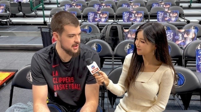 美女记者周玲安晒照:全明星投票已开启 大家为哈登投票呀_腾讯新闻