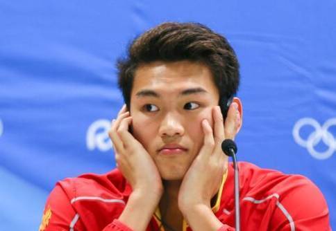 泳坛名将徐嘉余亚运会夺5金却因与王冰冰恋情遭网暴