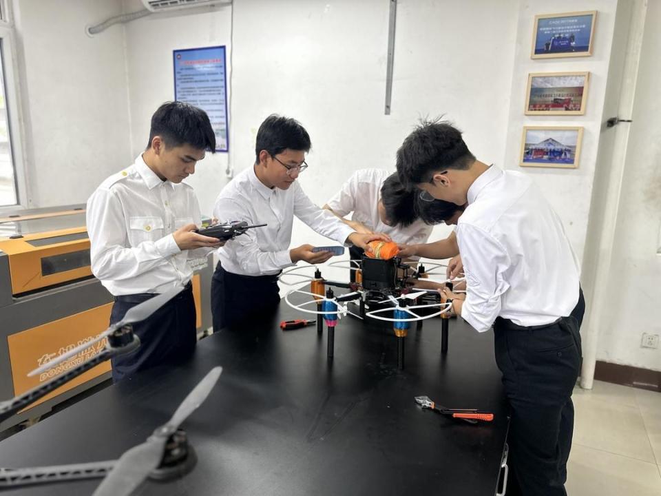 这个大学生团队研发出无人机"黑科技"