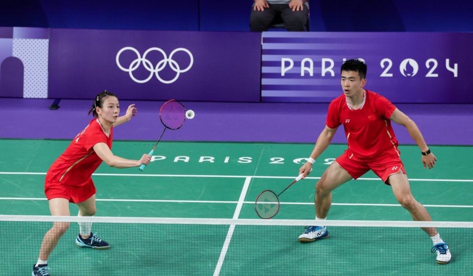 上届东京奥运会混双决赛,郑思维/黄雅琼与黄东萍/王懿律成功会师,当时