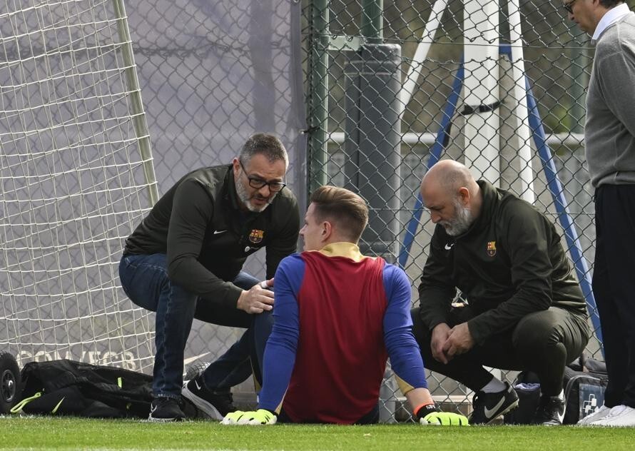 世体特尔施特根疑似在训练中出现不适膝盖问题有待确认