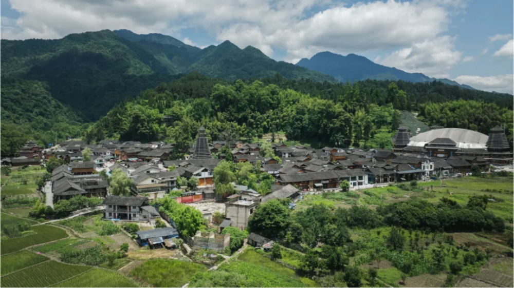 乡游黔中 | 江口县寨抱村:逃离热浪,山间的风拥着清凉来袭