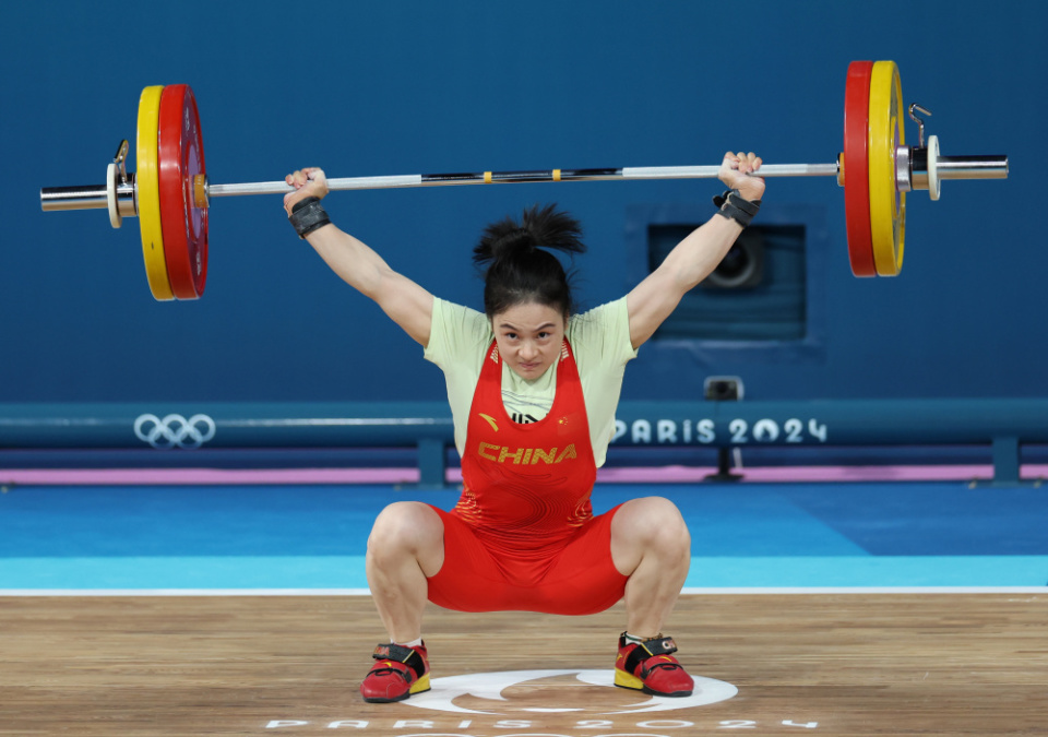 罗诗芳三破奥运纪录夺得举重女子59公斤级金牌,太牛了!