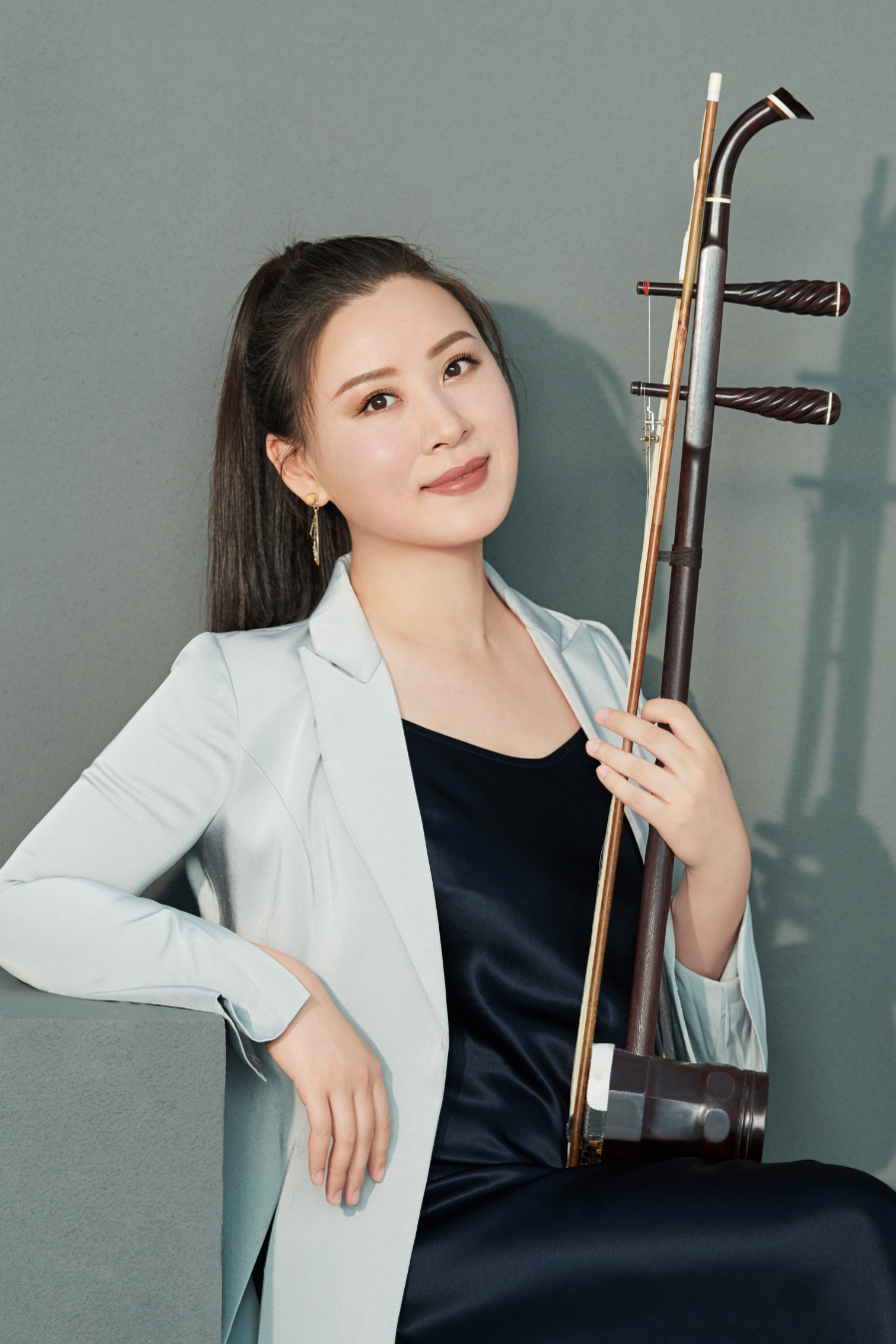 赵元春(天津音乐学二胡院副教授,拉弦教研室主任)刘虹(中国音乐学院