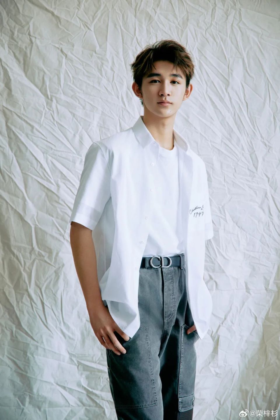 2024年,与张颂文一起出演《看不见影子的少年》.