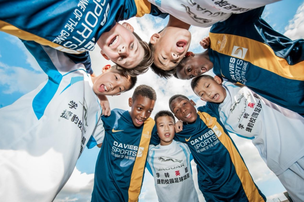 带给中国的小球员和基层体育老师,为200余位优秀的小球员提供了前往