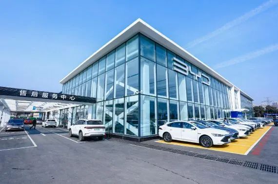 中国汽车4s店,35岁岌岌可危.