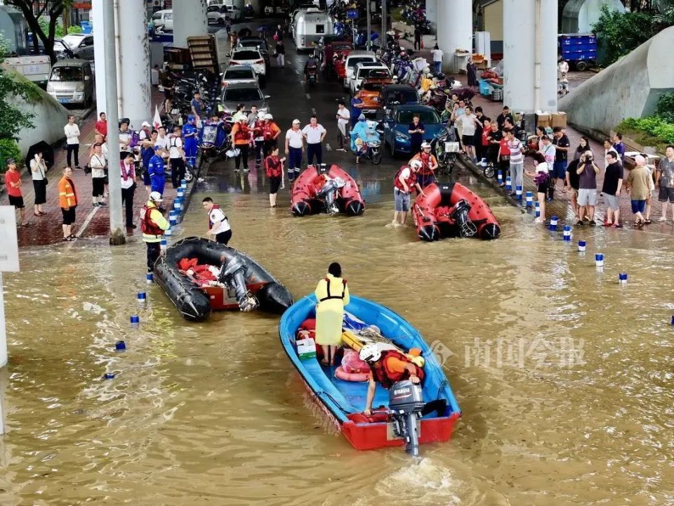 "1号洪水"现场直击!想看水,可看到的全是柳州人!