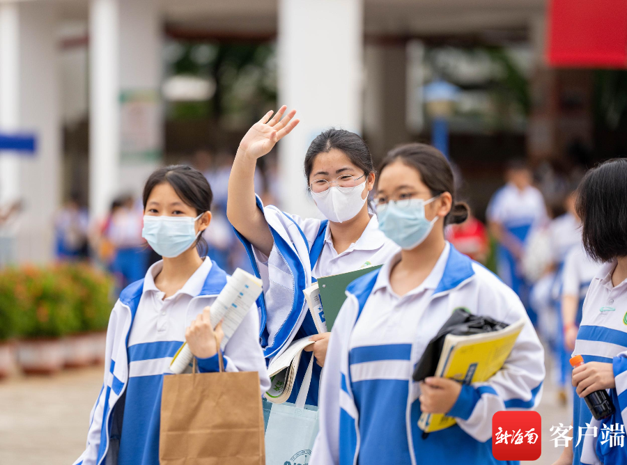 原创组图2023年海南高考启幕莘莘学子奔赴考场