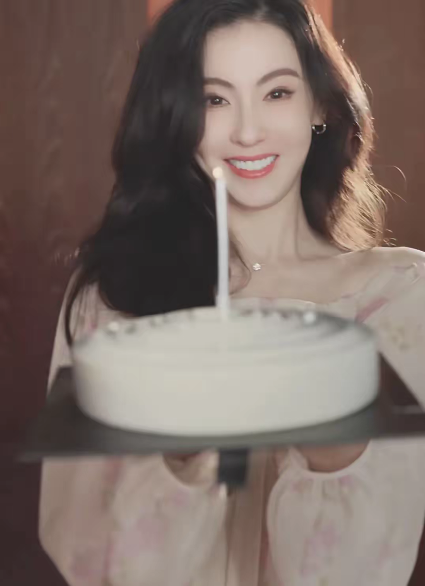 张柏芝为周星驰庆生!专门准备蛋糕隔空送祝福,两人友谊维持 26 年