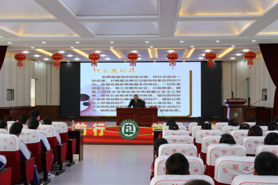 筑牢安全屏障,护航青春之路_腾讯新闻