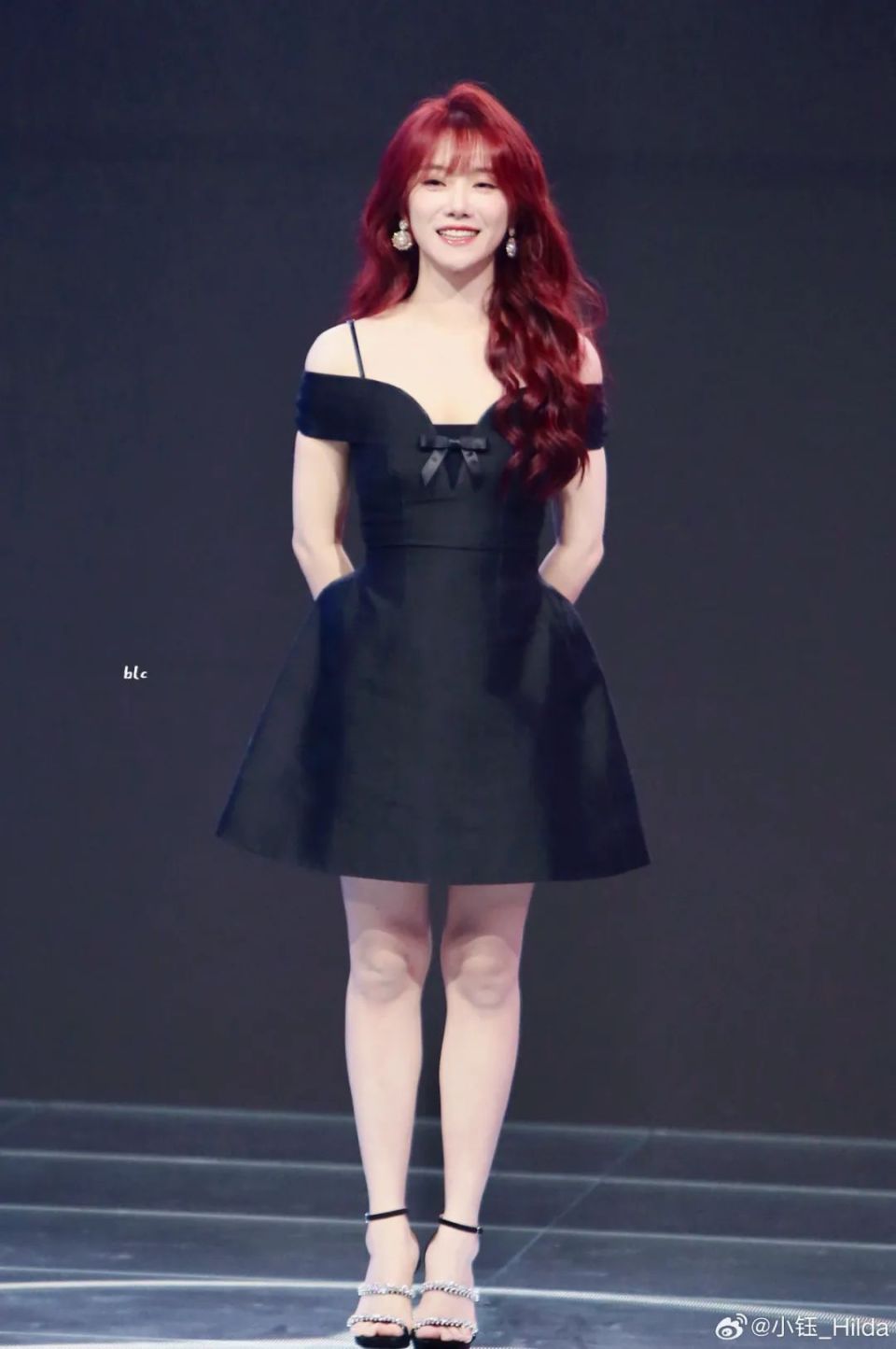 【lpl老婆】小钰红发魅惑造型,要做个坏女人