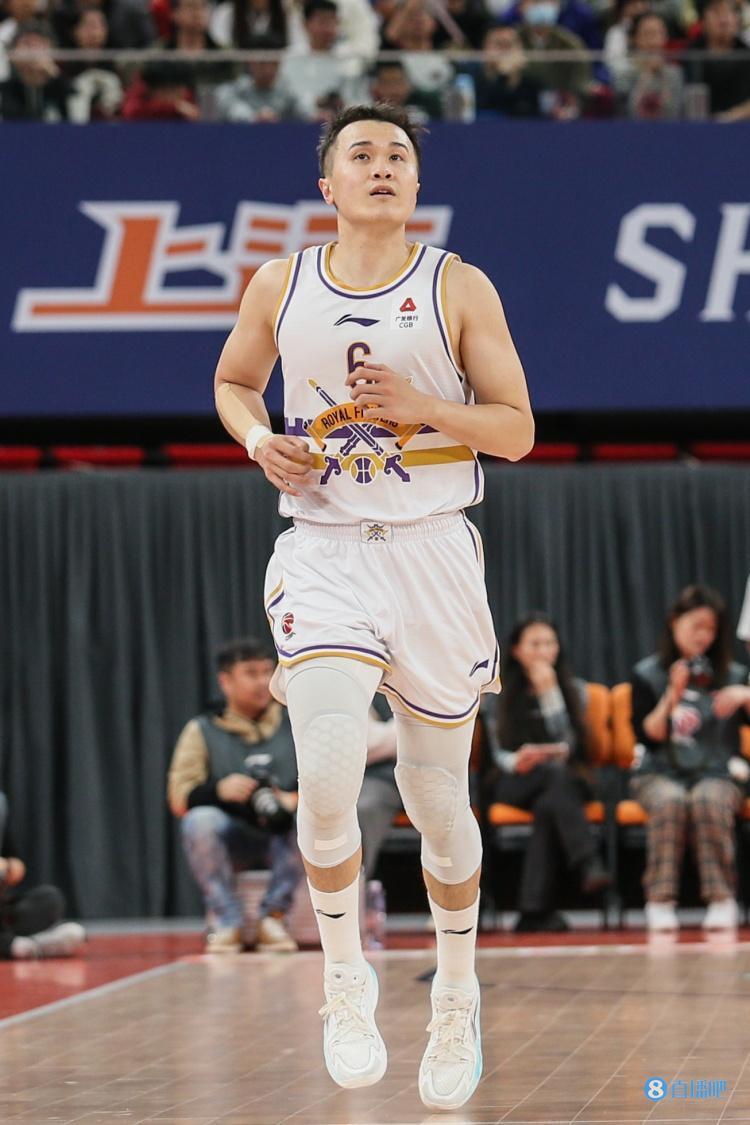 张帆15中8拿到20分5板3助2断_腾讯新闻