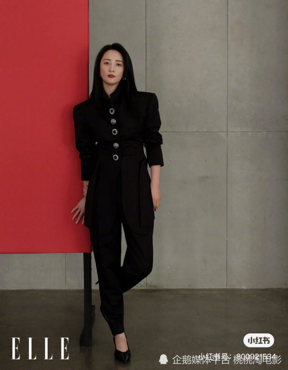 48岁"水灵"蒋勤勤《elle》杂志大片,优雅大女人风姿万千_腾讯新闻