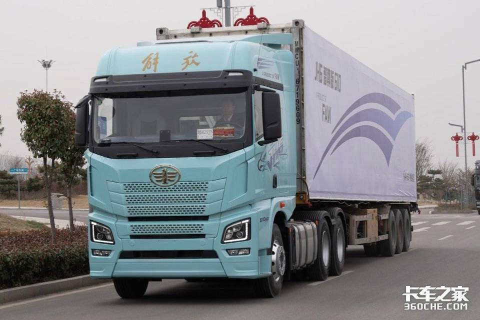 内饰全面升级更舒适,610马力解放jh6智尊版牵引车"卷"出新高度_腾讯