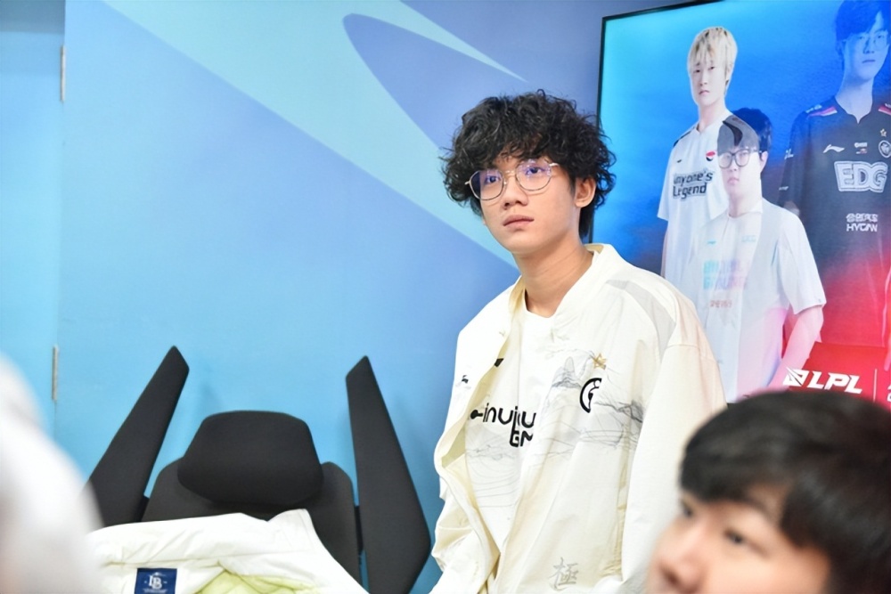 仁川双c大战老东家ig,上单晴天恐成缺口,yskm成关键先生!_腾讯新闻