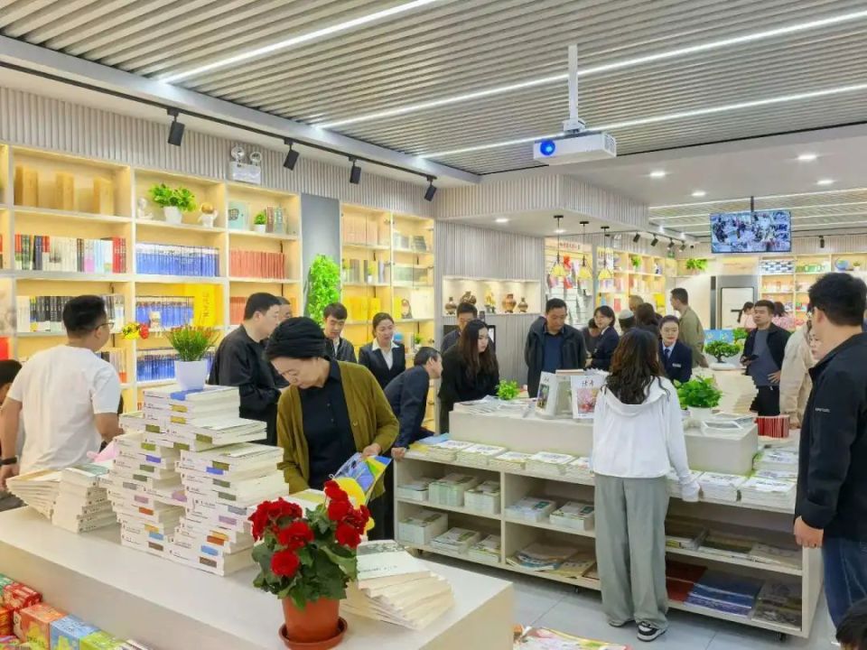 东乡县新华书店重装启幕   文化盛宴再启新篇章
