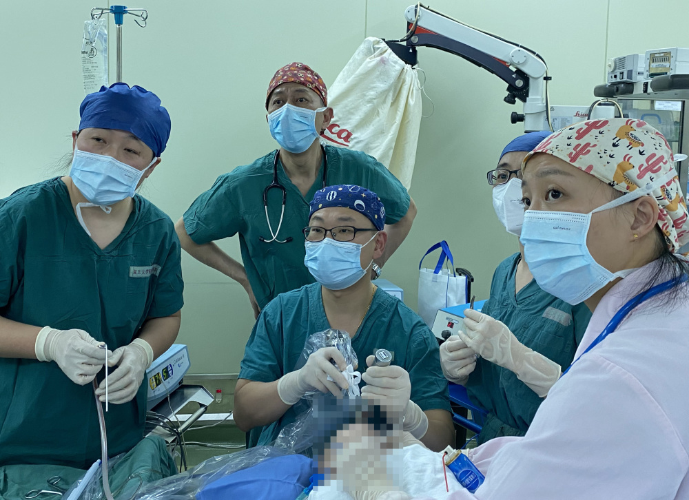 上海医生6小时成功救治一重度喉裂1岁幼儿_腾讯新闻