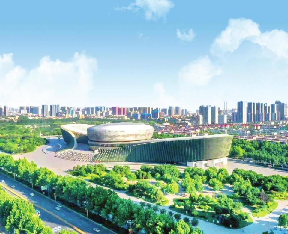 习惯在龙湖公园晨跑的市民刘成民,每天都会格外关注空气质量:"空气好