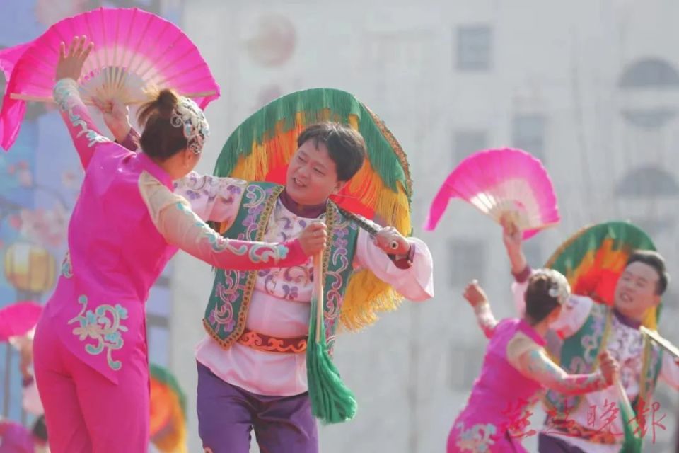 石家庄井陉万人拉花扭起来! 牛起来!