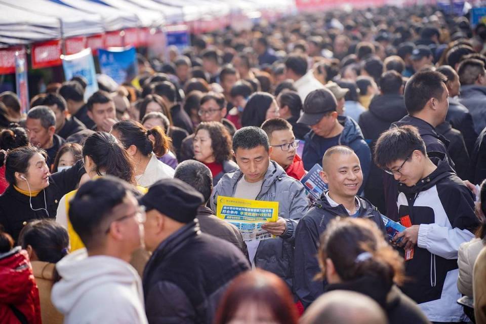 大型招聘会龙重登场彭山用2800个岗位为求职者送春风
