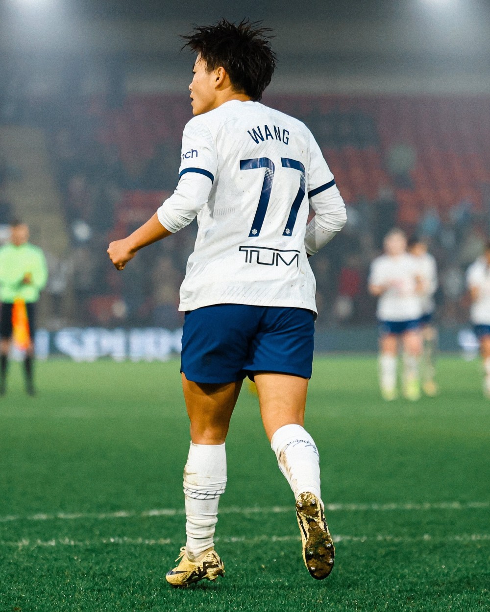 热刺女足官方晒王霜比赛图并配文shuang77