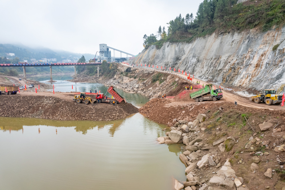 一期围堰成功合龙巴中青峪口水库正式进入主体施工阶段