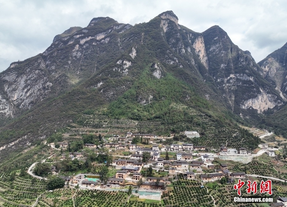 航拍重庆市巫山县下庄村天路_腾讯新闻