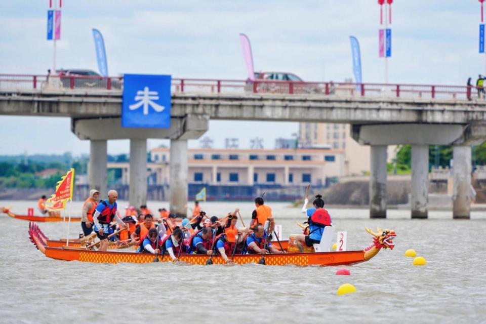 竞渡南渡江 龙舟扬奋进——2026海南自贸港乡村龙舟大赛澄迈分站赛开赛_腾讯新闻