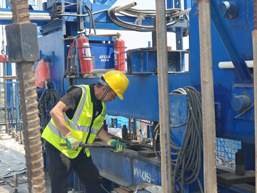 索力进行动态测量,有效应对施工过程中的难点,确保斜拉索施工顺利进行