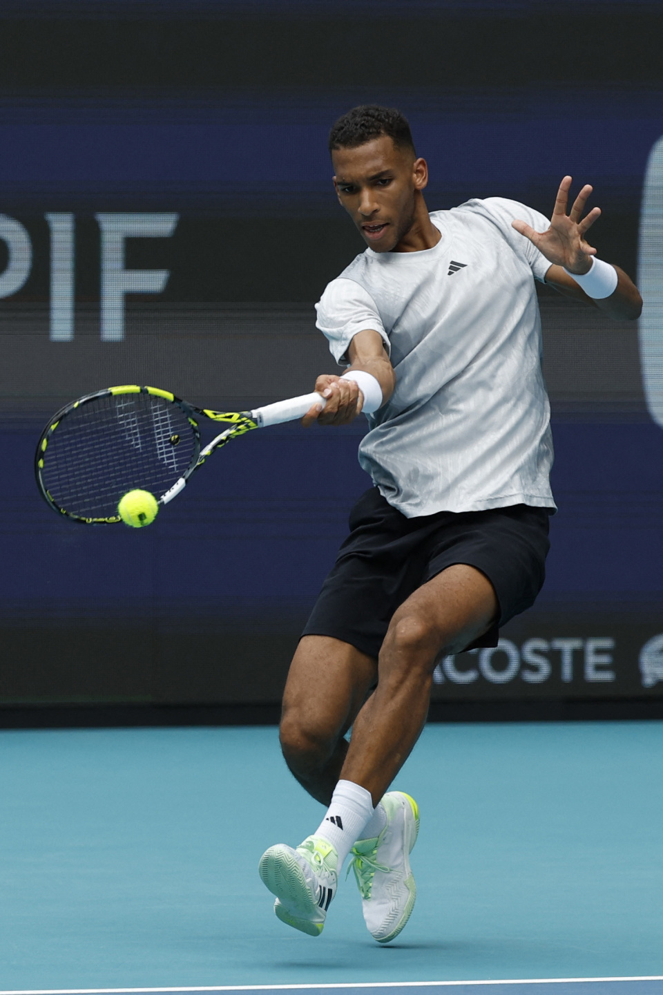 网球迈阿密公开赛奥热阿利亚西姆晋级2