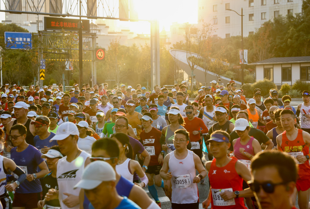 马拉松2023上海马拉松鸣枪开跑