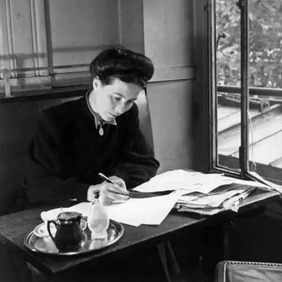 萨特的情人,不该是她最大的标签