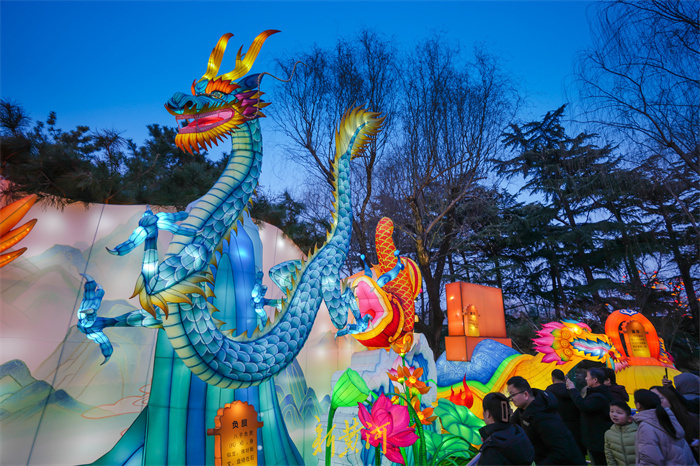 趵突泉迎春花灯会闪耀新春夜 | 镜相