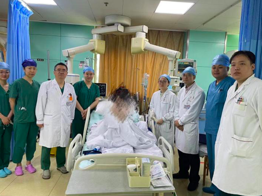 女子吞下100片心律失常药中毒,抢救医生提醒:身边人发现中毒者这样做