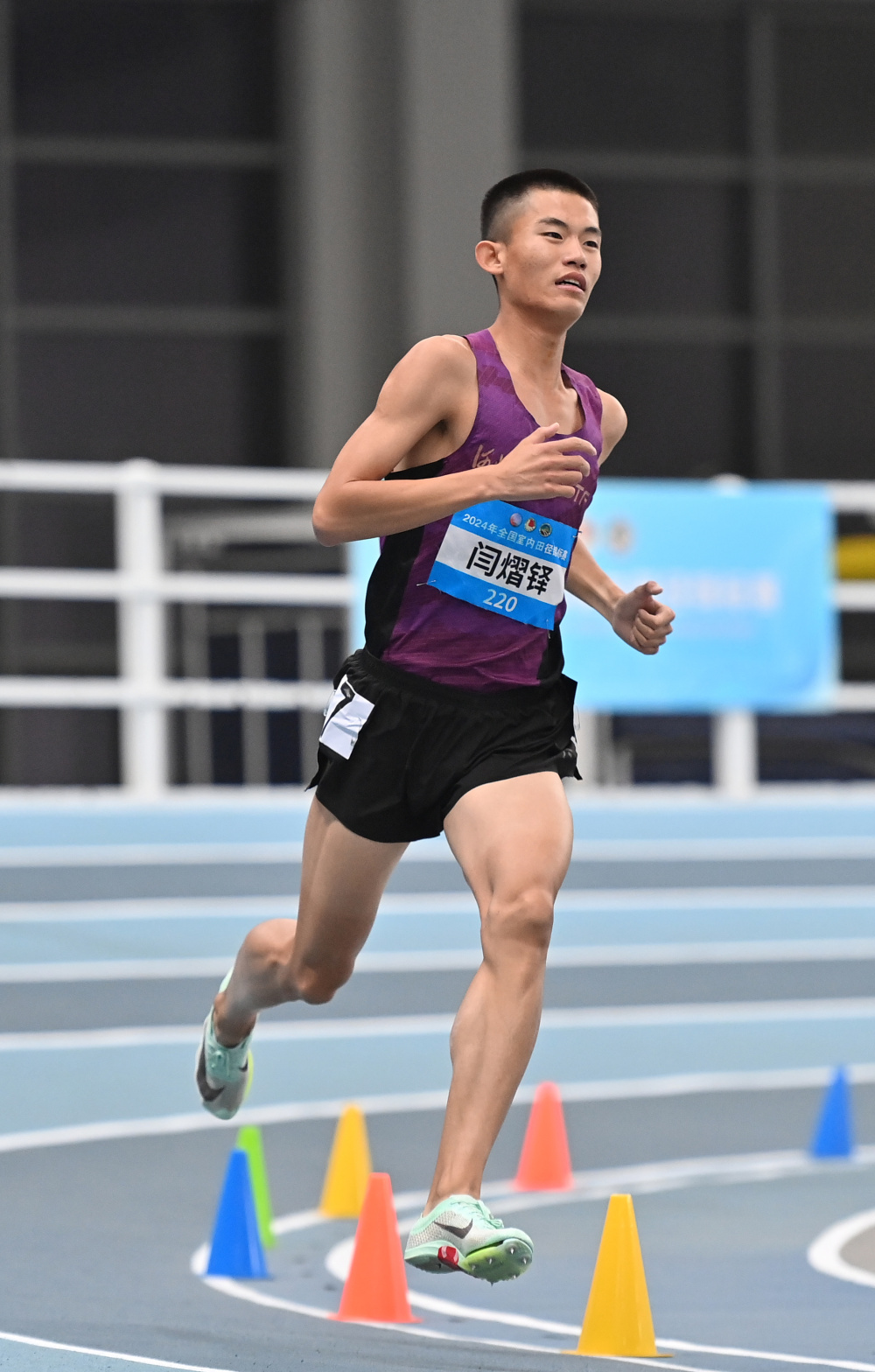 田径全国室内锦标赛闫熠铎获男子1500米冠军