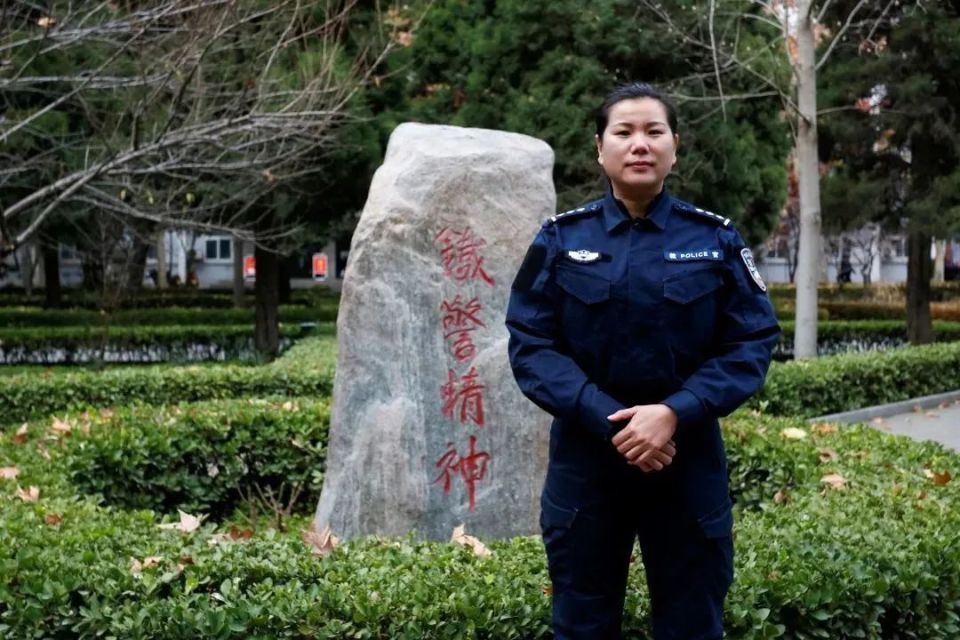 这名女特警个人一等功×1,二等功×2,三等功×5