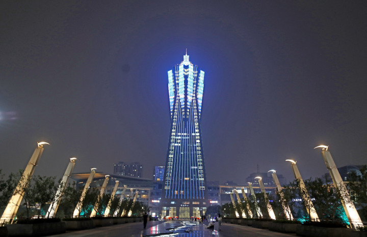 杭州西湖文化广场灯光秀焕新开启