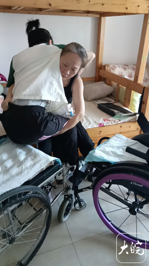 石家庄哪里按摩颈椎好活成自己的光！芜湖姑娘颈椎重伤瘫痪6年不放弃，从生死困局到逐梦求学_https://www.jmylbn.com_新闻资讯_第4张