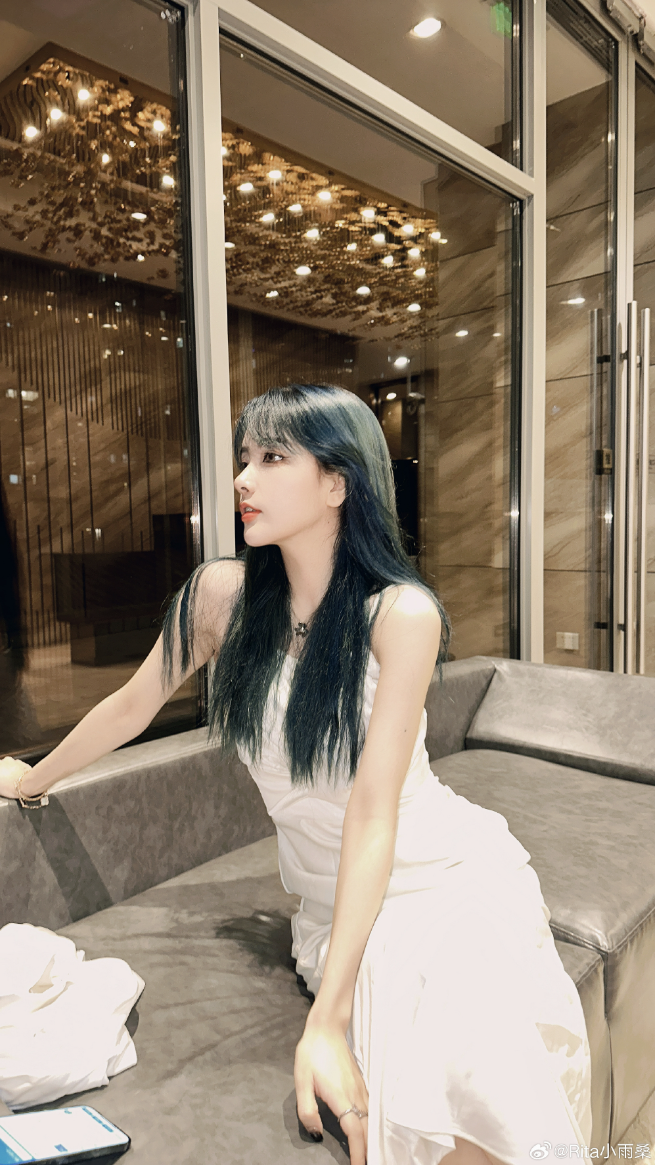 lpl老婆rita蓝发白裙她真的太清纯了