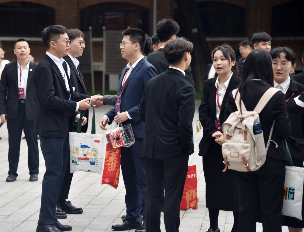 马英九率台湾青年学生与中山大学学生交流联谊