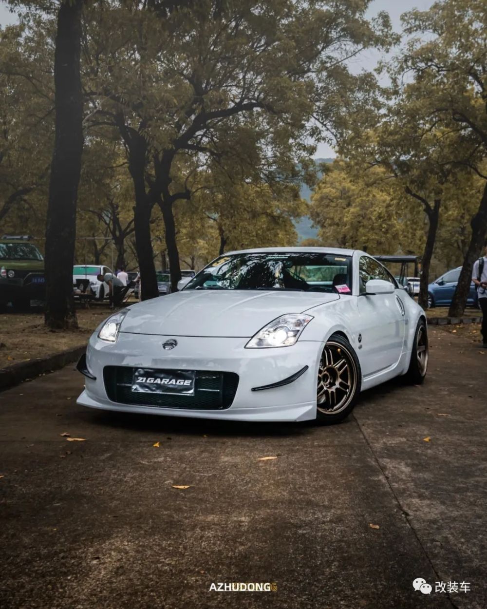 竞技走街范的日产350z大尾翼的加持让美臀更性感