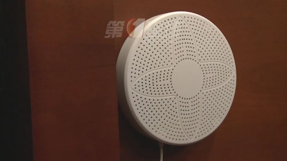 以及首先试点安装控烟"电子眼".