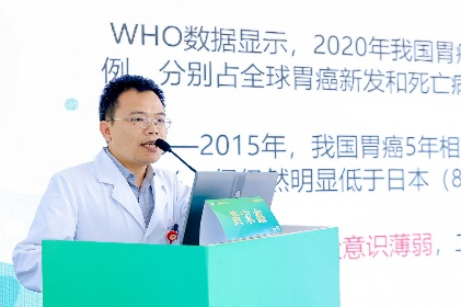 在健康咨询环节中,华山医院消化科孙旭主任医师,心内科张津津副主任