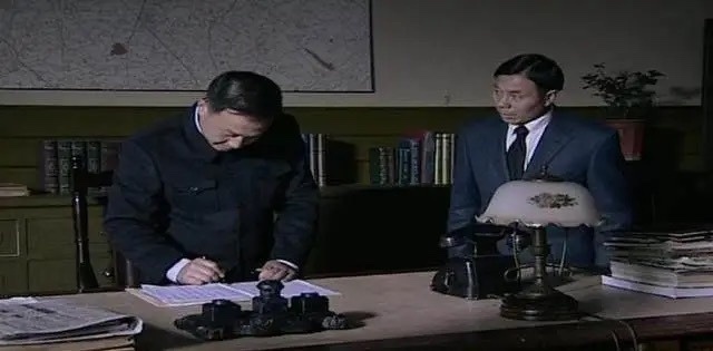 如何评价《潜伏》汪伪特务万里浪？_腾讯新闻