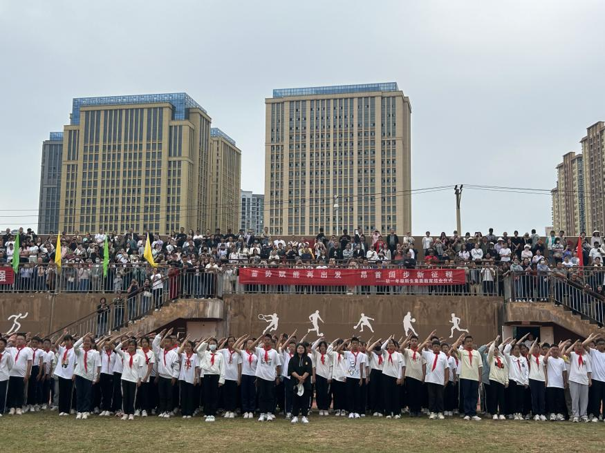西山区前卫中学举行新生素质教育结业仪式