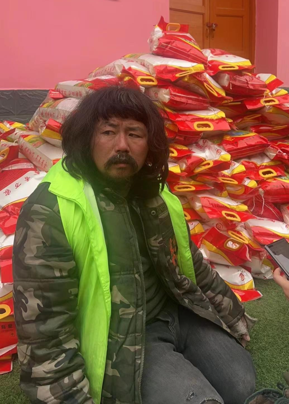 宁夏残疾拾荒者胡雷:做公益15年,为甘肃地震灾区捐5万余元物资,"我就