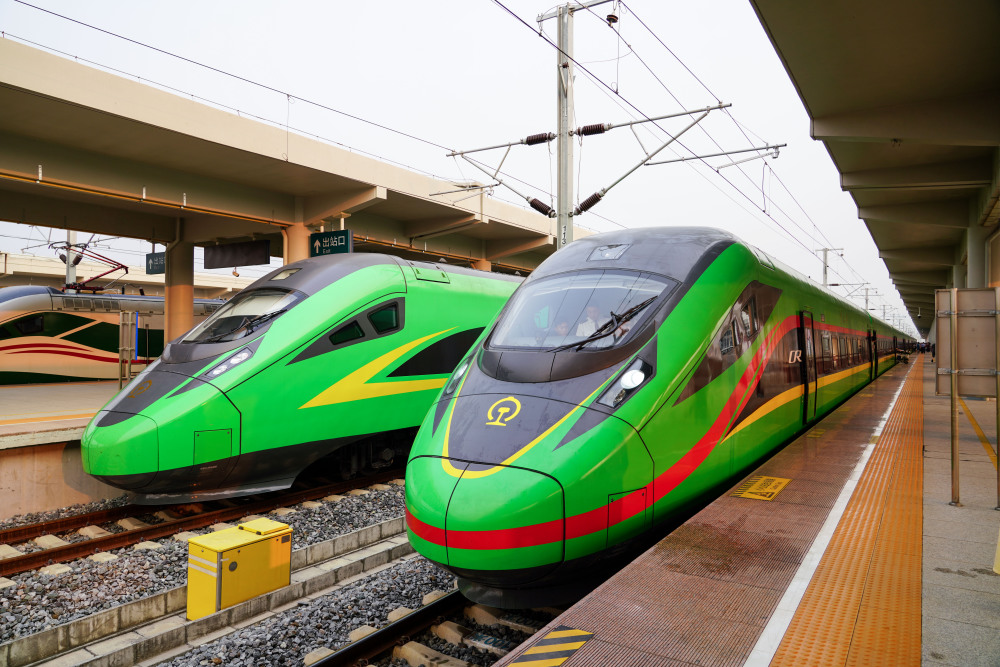 新华全媒 |中老铁路国际旅客列车开行一周年