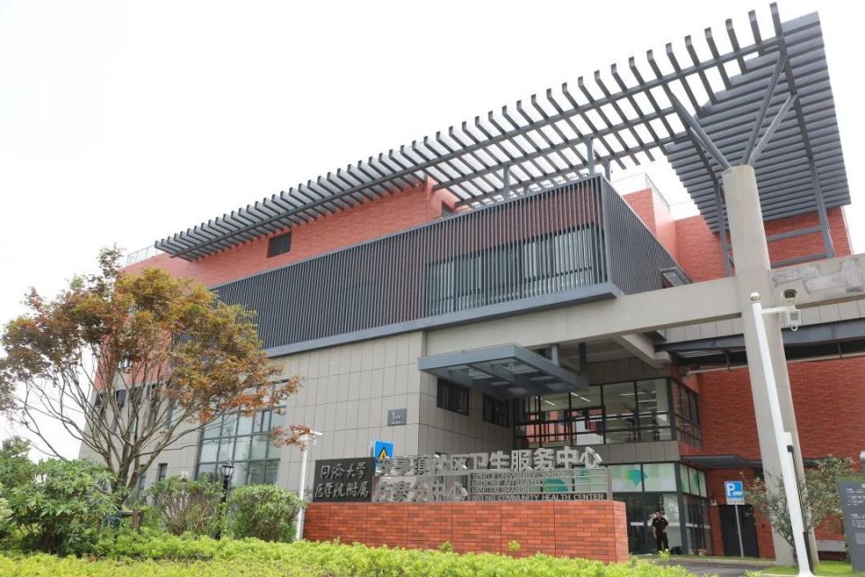 安亭镇社区卫生服务中心方泰分中心总建筑面积近1万平方米,服务人口约